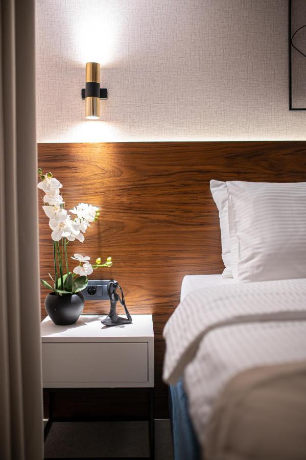 Enyana Luxury Suites โกตอร์ ภายนอก รูปภาพ