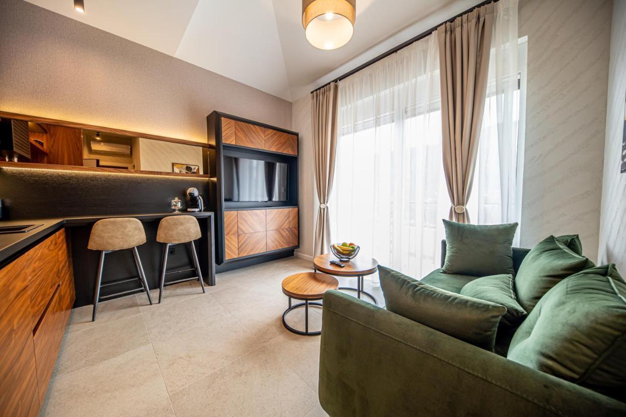 Enyana Luxury Suites โกตอร์ ภายนอก รูปภาพ