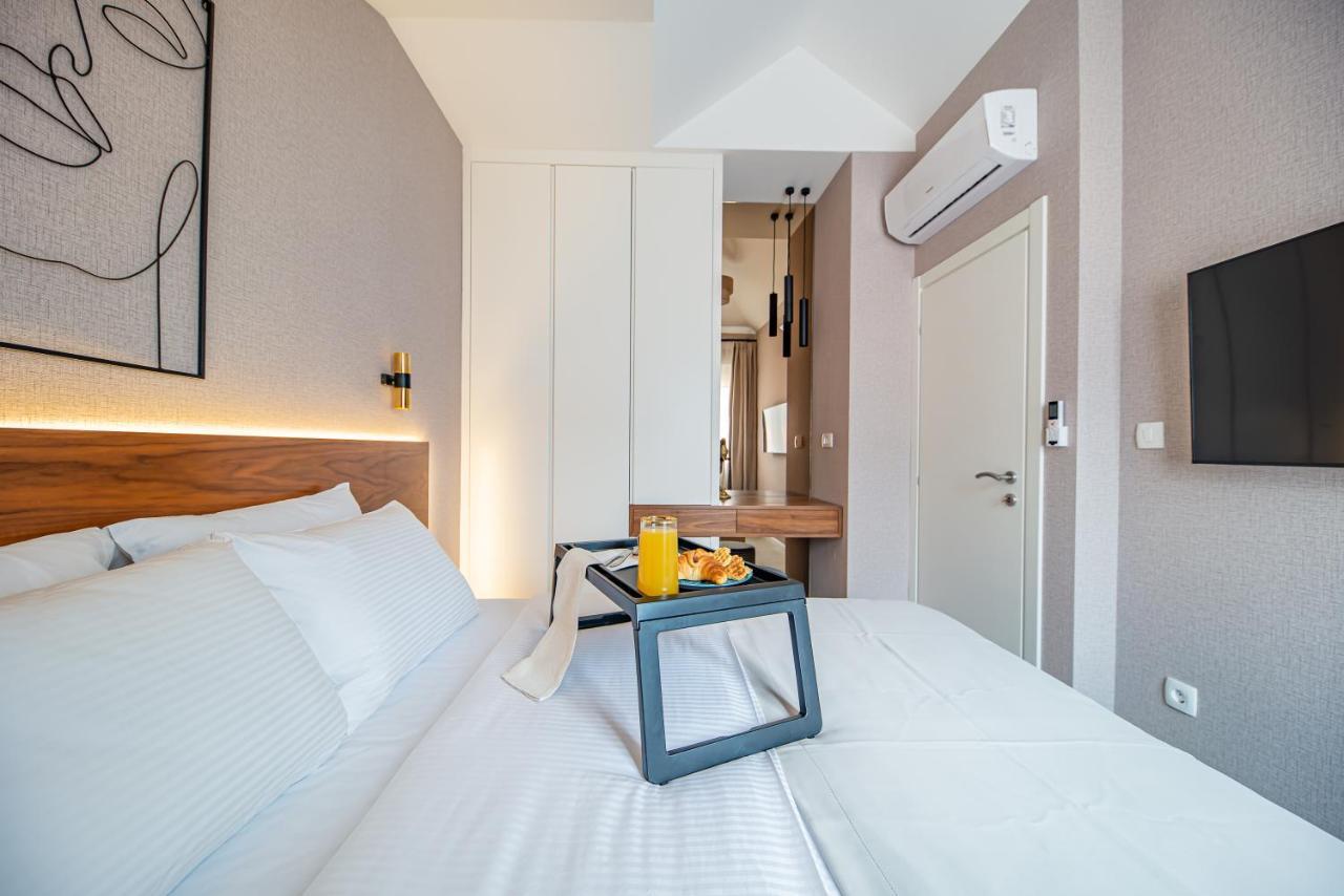 Enyana Luxury Suites โกตอร์ ภายนอก รูปภาพ