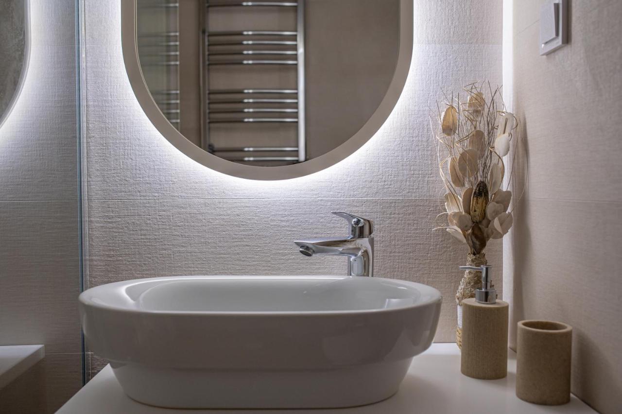 Enyana Luxury Suites โกตอร์ ภายนอก รูปภาพ