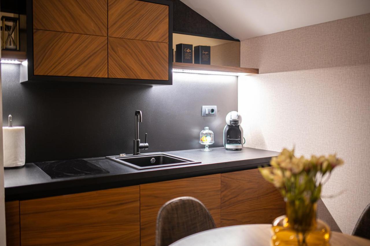 Enyana Luxury Suites โกตอร์ ภายนอก รูปภาพ