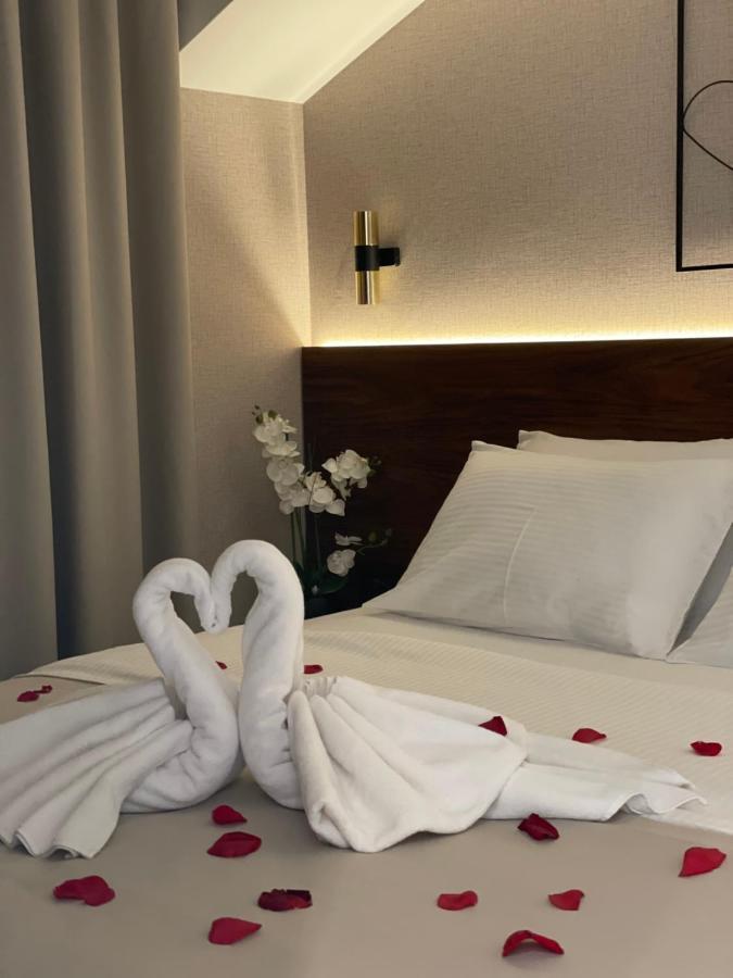 Enyana Luxury Suites โกตอร์ ภายนอก รูปภาพ